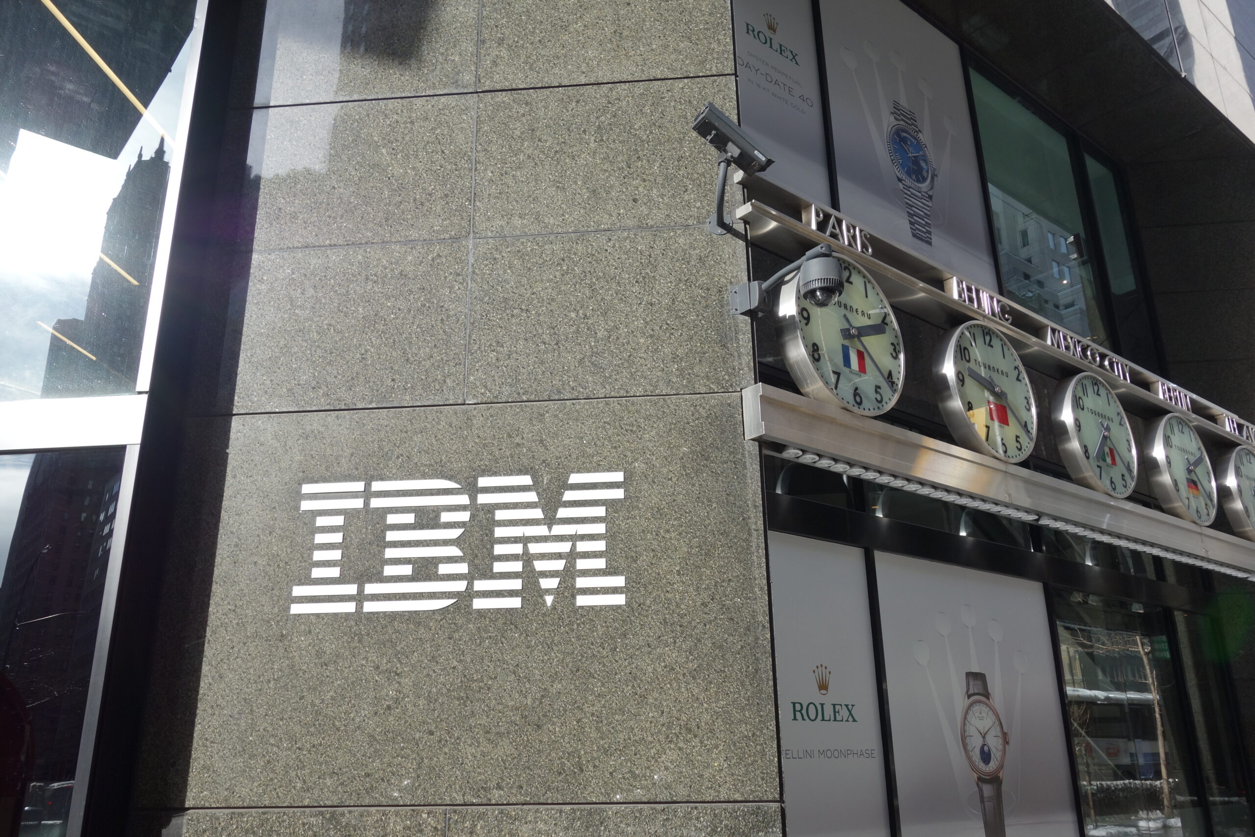 IBM logo on the 590 Madison Avenue building facade